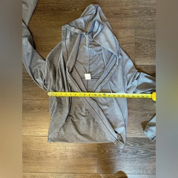 ZYIA Active Haze Yoga Shawl Gray Long Sleeve Wrap Style with Hood Size Small - Picture 8 of 11